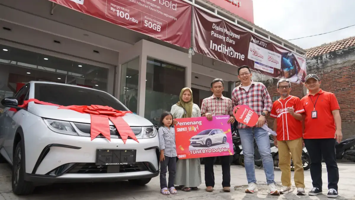 Kepala Madrasah Aliyah Bungbulang Garut Menang Grand Prize Mobil Listrik BYD Dolphin dari Program SIMPATI HOKI
