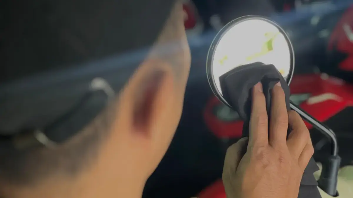 Peran Vital Kaca Spion untuk Keselamatan Berkendara Sepeda Motor