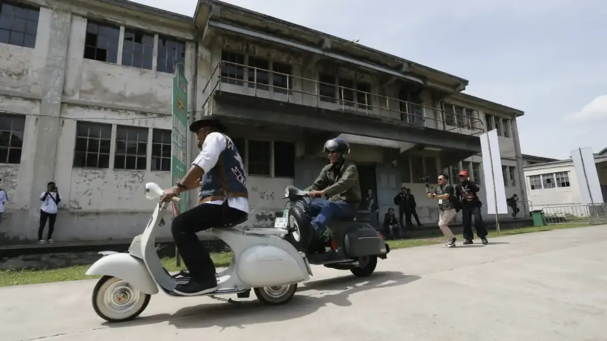 Puluhan Komunitas Scooter Ramaikan Bandung Scoot Nation 2025 Puluhan komunitas scooter meriahkan Bandung Scoot Nation (BSN) 2025 yang berlangsung di Laswi Heritage, Jalan