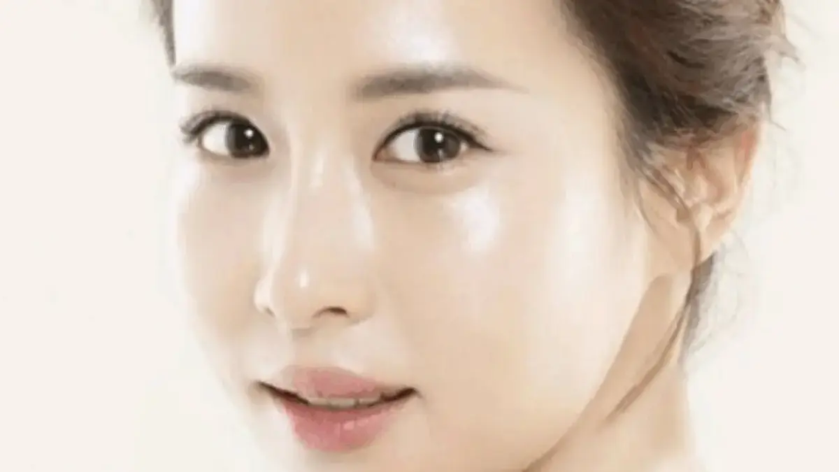 Wajah Bebas Flek Hitam dan Kerutan dengan Kelly dan Minyak Zaitun, Hasil Glowing dalam Waktu Singkat!