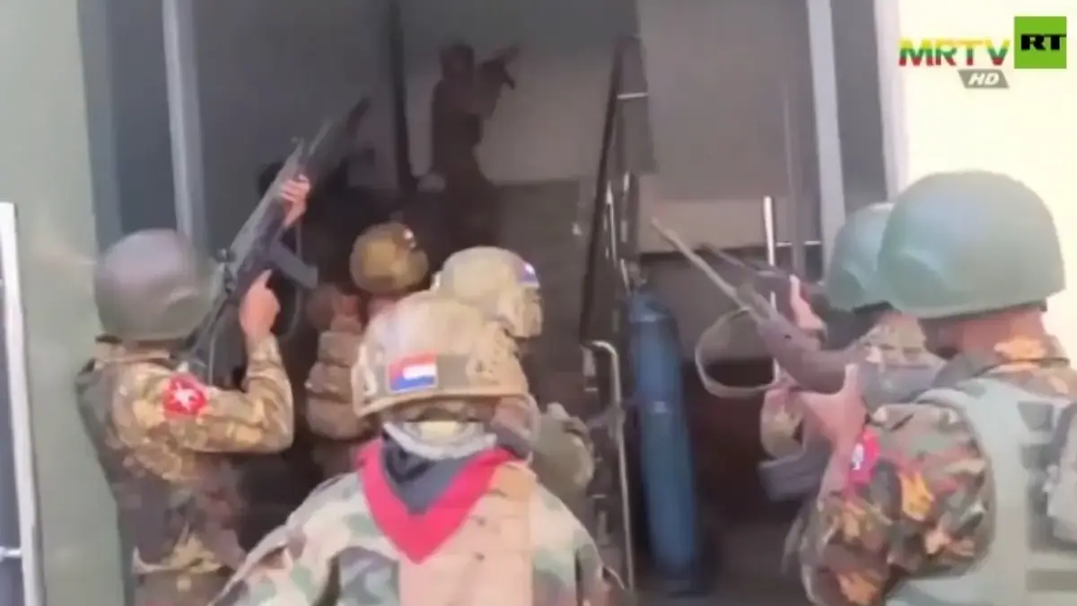 1.590 WNA Ditangkap Junta Militer Myanmar, Diduga Terlibat Sindikat Penipuan Online Junta Militer Myanmar saat melakukan operasi pemberantasan scam online. ( dok.X(Twitter)@RT_India)