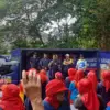 Pelaksanaan senam pagi bersama yang digelar DPW NasDem Jabar di halaman Sekretariat DPW Partai NasDem, Kamis