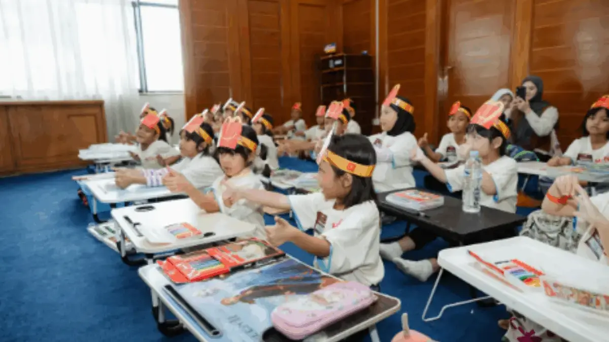 Keceriaan kompetisi mewarnai bertema kepahlawanan yang diikuti oleh anak-anak dari Komunitas Historia