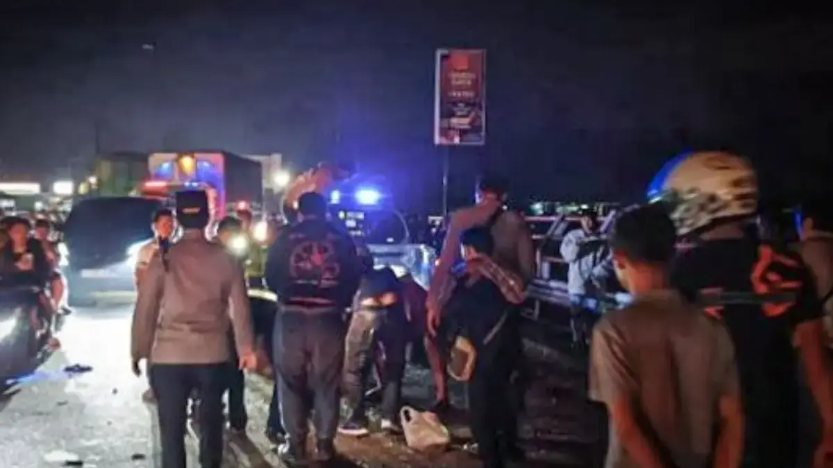 Peristiwa kecelakaan tabrakan beruntun terjadi di Jembatan Sasak Ranjamandala yang menyebabkan 3 pengendara te