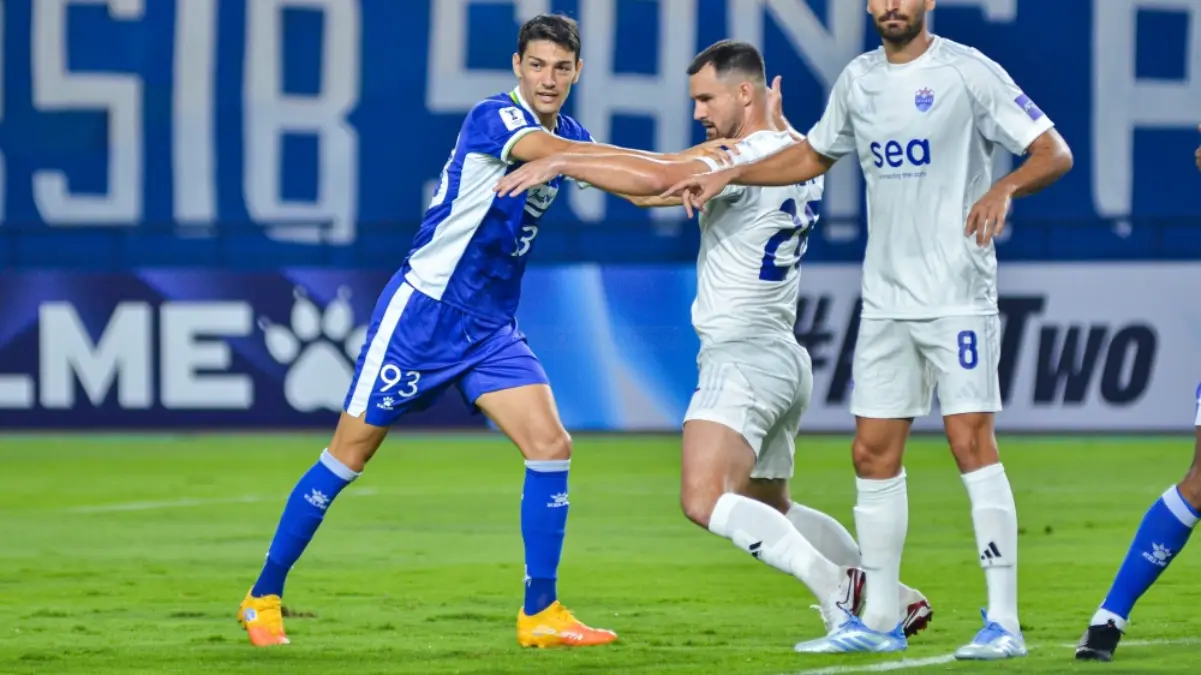 Federico Barba bek Persib Bandung saat vs Lion City.