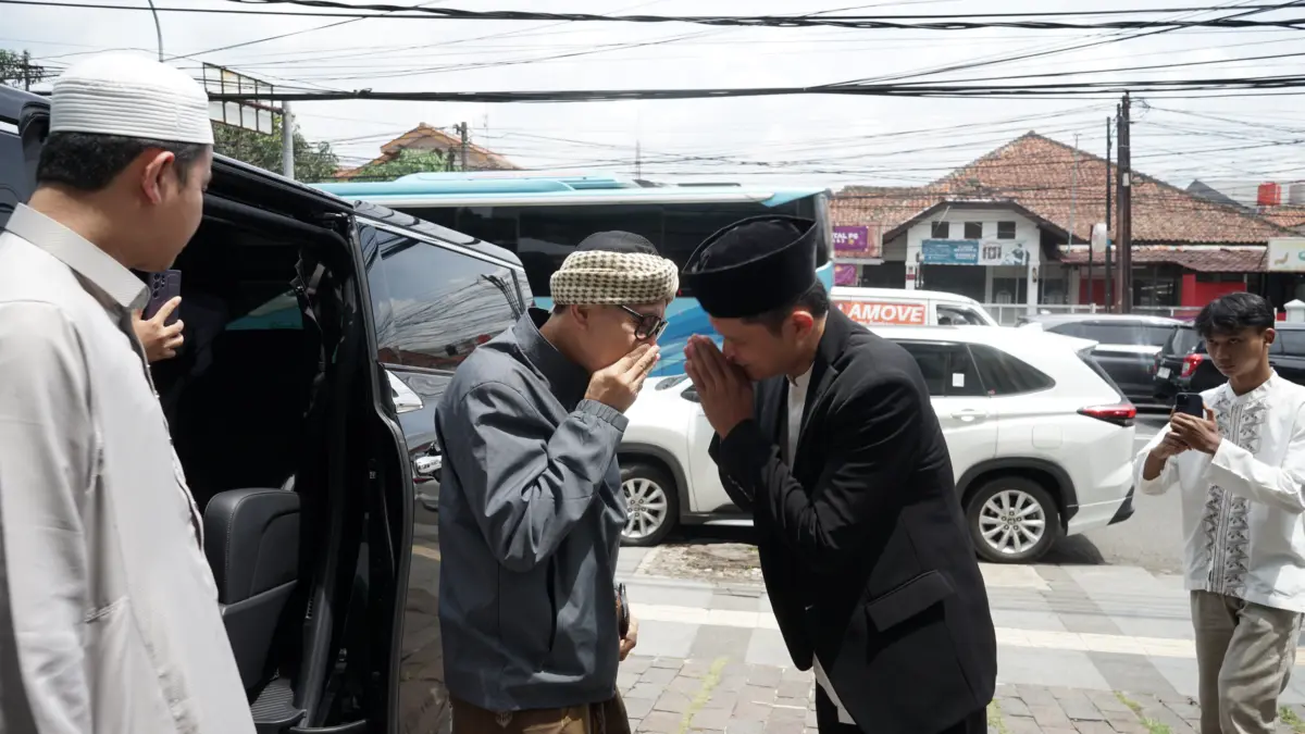 Sambangi Rumah Yatim, Buya Yahya Beri Nasihat tentang Keikhlasan Menjaga Amanah Motivasi dan Doa Buya Yahya untuk Pengurus Rumah Yatim di Bandung