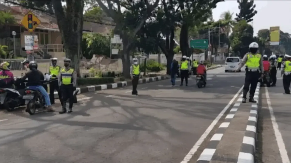 Operasi Zebra 2025 Mulai! Ini 8 Pelanggaran yang Paling Disasar dan Daftar Pelanggaran Sering Kena Tilang! Operasi Zebra 2025 Mulai! Ini 8 Pelanggaran yang Paling Disasar dan Daftar Pelanggaran Sering Kena Tilang!