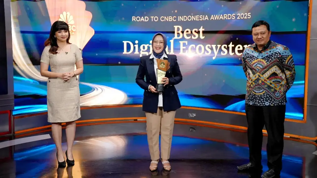 Telkom Solution saat menerima Penghargaan Best Digital Solution for Enterprise Business dari CNBC Indonesia