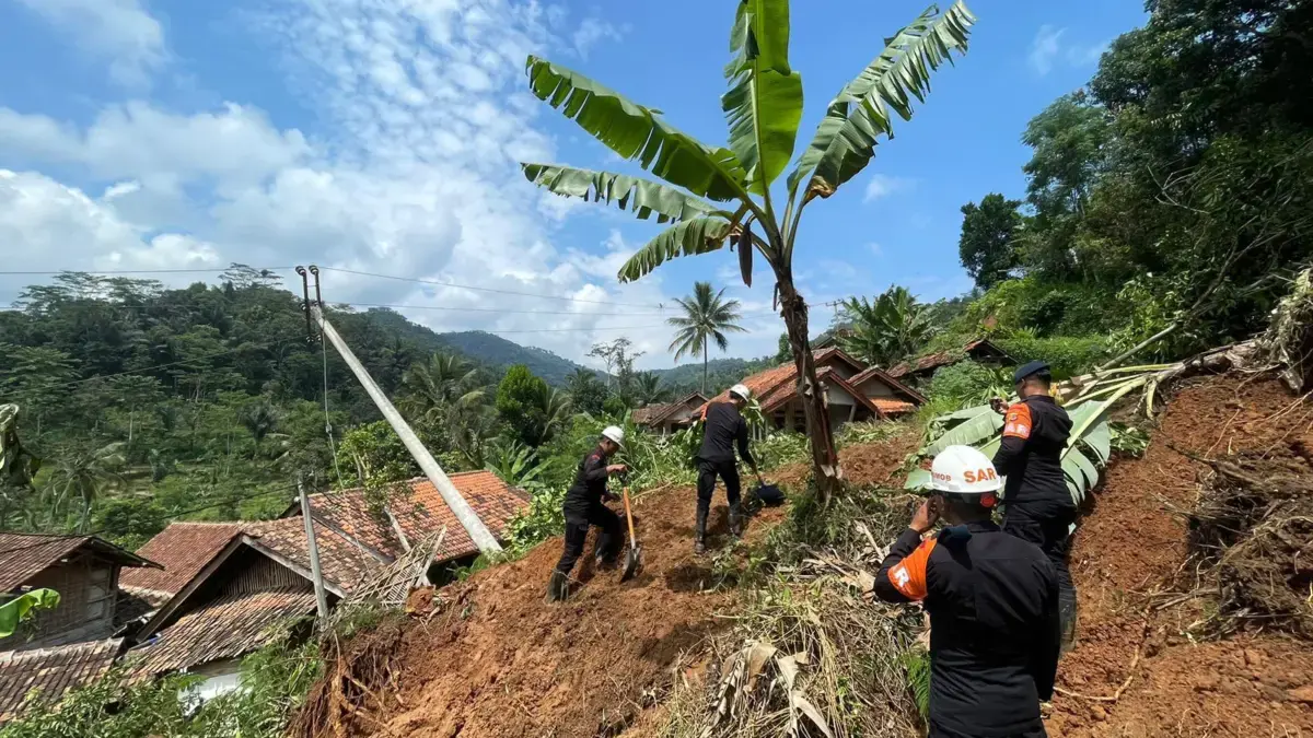 Pemkab Bandung Barat Libatkan Badan Geologi Teliti Pergeseran Tanah di Rongga Pemkab Bandung Barat Terjunkan Badan Geologi Teliti Pergeseran Tanah di Rongga