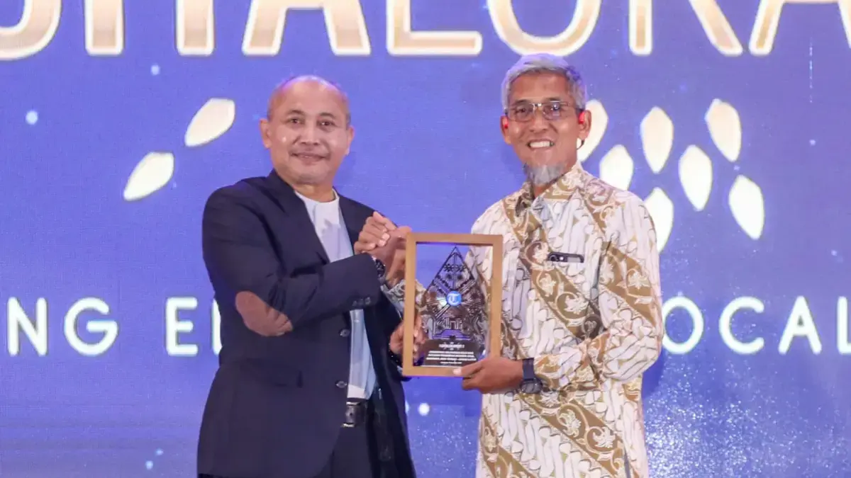 Dorong Aglomerasi Solo Raya, Gubernur Ahmad Luthfi Raih Penghargaan Cita Loka Fest 2025! Gubernur Ahmad Luthfi raih penghargaan. Foto ISTIMEWA