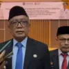 Wali Kota Banjar Ir H Sudarsono (kiri) didampingi wakilnya, H Supriana (kanan) saat diwawancara di aula Pemkot