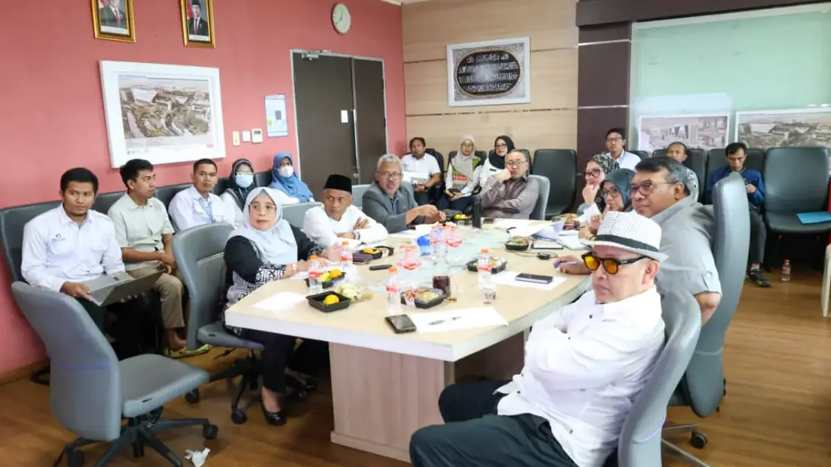 Komisi V saat meninjau RSKK. (dok humas)