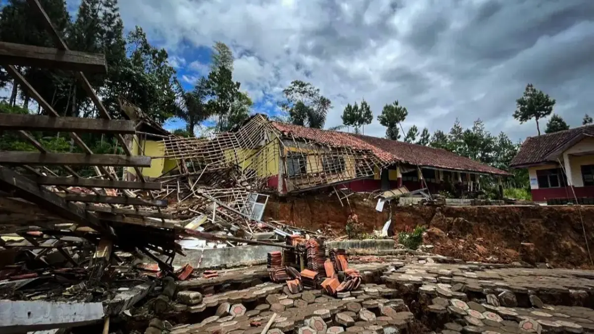 Ilustrasi: Gedung SD Negeri 1 Babakan Talang di Desa Cibedug, Kecamatan Rongga, KBB hancur akibat bencana perg