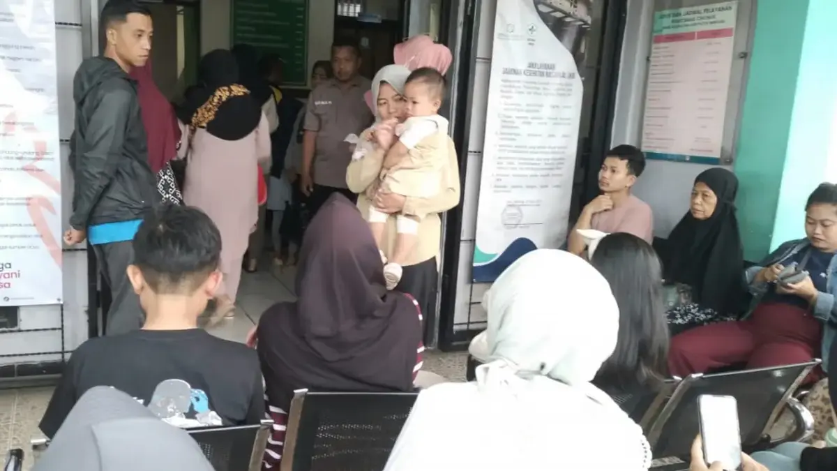 Puskesmas Cinunuk Tak Layak Jadi Pusat Kesehatan: Ruang Sempit, Parkir Minim, dan Lahan Menumpang Ruang Berdesakan, Parkir Sempit dan Lahan Menumpang Membuat Puskesmas Cinunuk Tak Layak Jadi Pusat Kesehatan