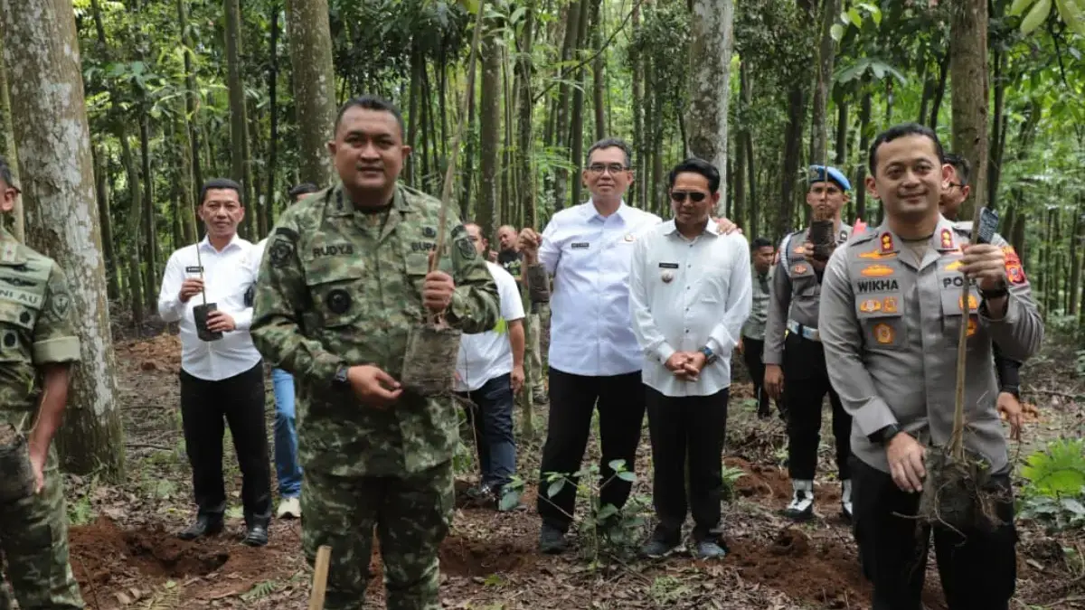 Terinspirasi dari Megamendung, Bupati Bogor Canangkan Program 'Satu Kecamatan Satu Hutan Kota' Mulai 2026 Bupati Bogor Rudy Susmanto canangkan satu kecamatan satu hutan kota/