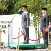 Bupati Bandung Dadang Supriatna saat memimpin upacara peringatan Hari Pahlawan Nasional tahun 2025 di Taman Ma