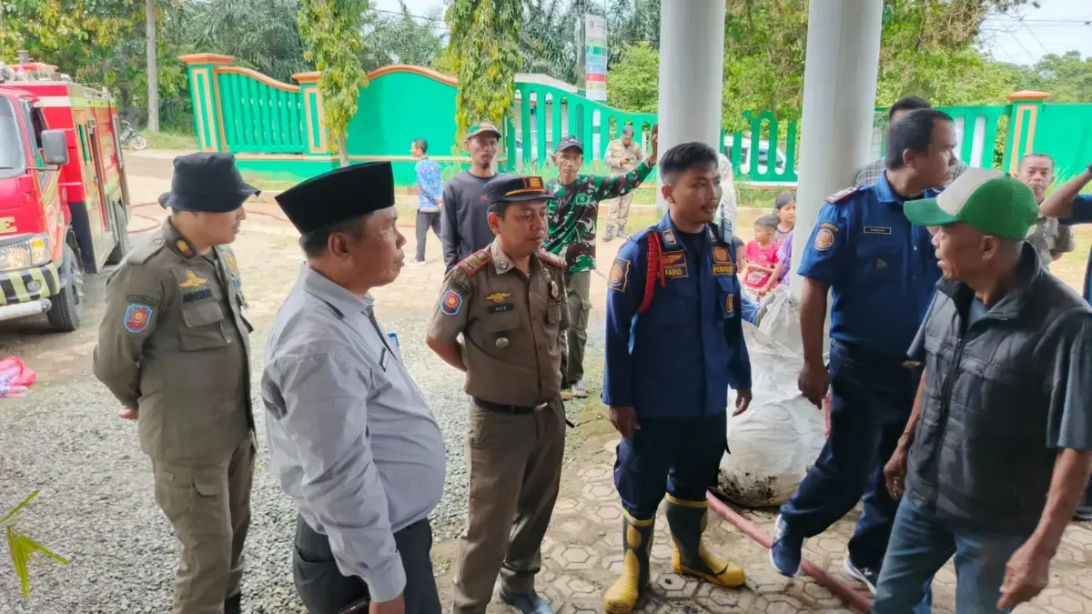 Diduga Akibat Korsleting Listrik, Ruang Arsip Desa Sukaharja Kabupaten Bogor Terbakar Dudiga Akibat Korsleting Listrik, Ruang Arsip Desa Sukaharja Kabupaten Bogor Terbakar