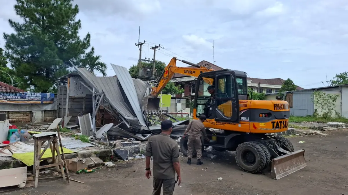 Dua Bangunan Liar di Area Gedung KNPI Bogor Dibongkar, Satpol PP Sebut Sudah Beri Waktu Dua Bangunan Liar di Area Gedung KNPI Dibongkar, Satpol PP Sebut Sudah Beri Waktu