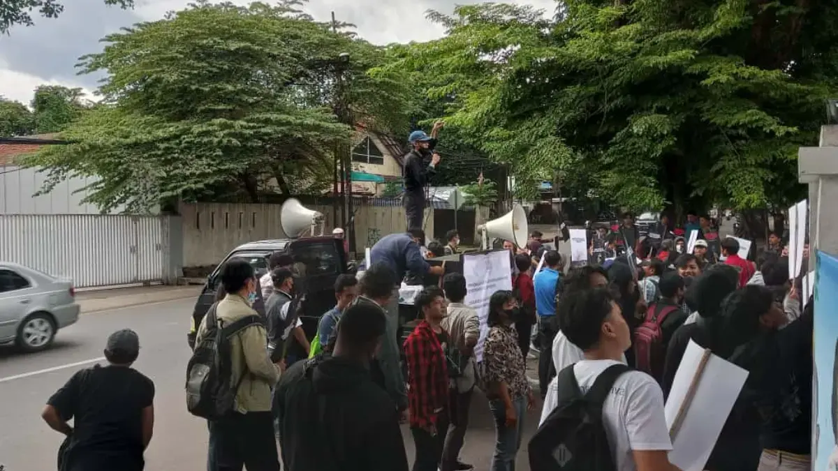 Mahasiswa Gelar Aksi di Gedung DPRD Kota Bogor, Soroti Dugaan Korupsi Migas 