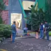 Olah TKP kasus Mahasiswi Unpak yang Terjatuh dari Lantai 3. Foto Sekar Andini