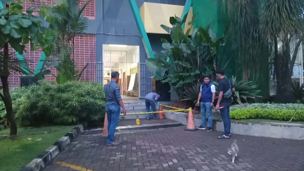 Mahasiswi Unpak Diduga Terjatuh dari Lantai 3, Polisi Temukan Surat dan Rekaman Video Olah TKP kasus Mahasiswi Unpak yang Terjatuh dari Lantai 3. Foto Sekar Andini