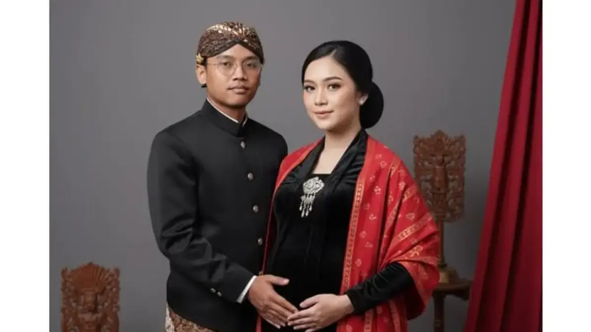 Gak Perlu ke Studio, Begini Prompt AI Buat Foto Maternity Shoot Tema Jawa, Mudah! Gak Perlu ke Studio, Begini Prompt AI Buat Foto Maternity Shoot Tema Jawa, Mudah!