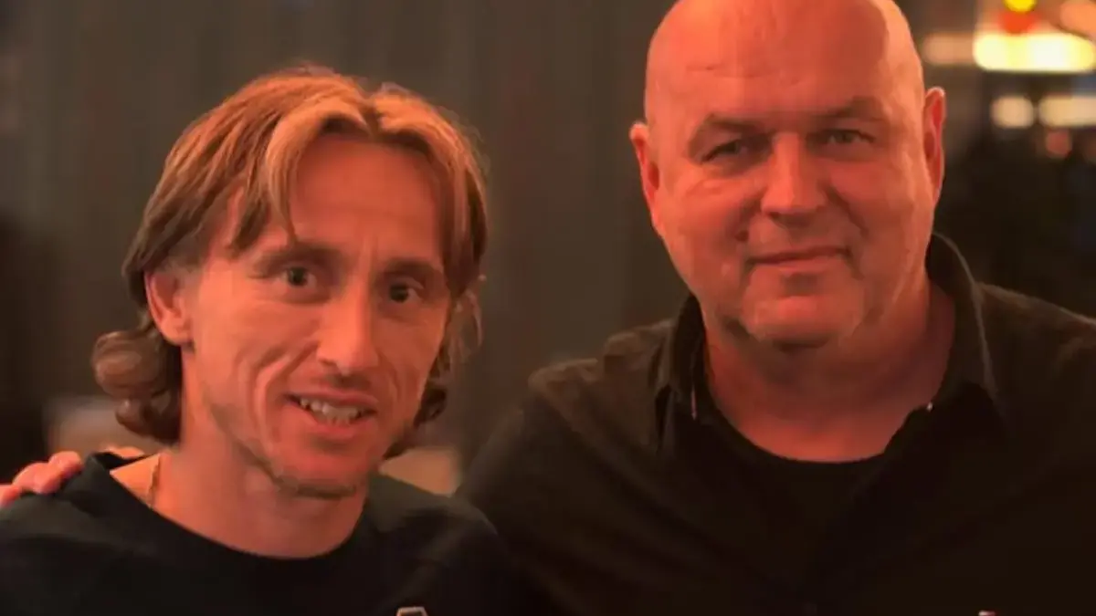 Berfoto dengan Luka Modric, Bobotoh Persib Minta Ini ke Bojan Hodak Berfoto dengan Luka Modric, Bobotoh Persib Minta Ini ke Bojan Hodak