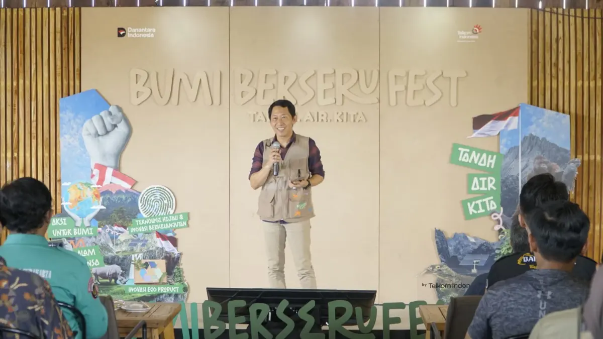 42 Inovator Ramaikan Bumi Berseru Fest 2025 Senior General Manager Social Responsibility Telkom Indonesia Hery Susanto saat memberikan sambutan pada acara