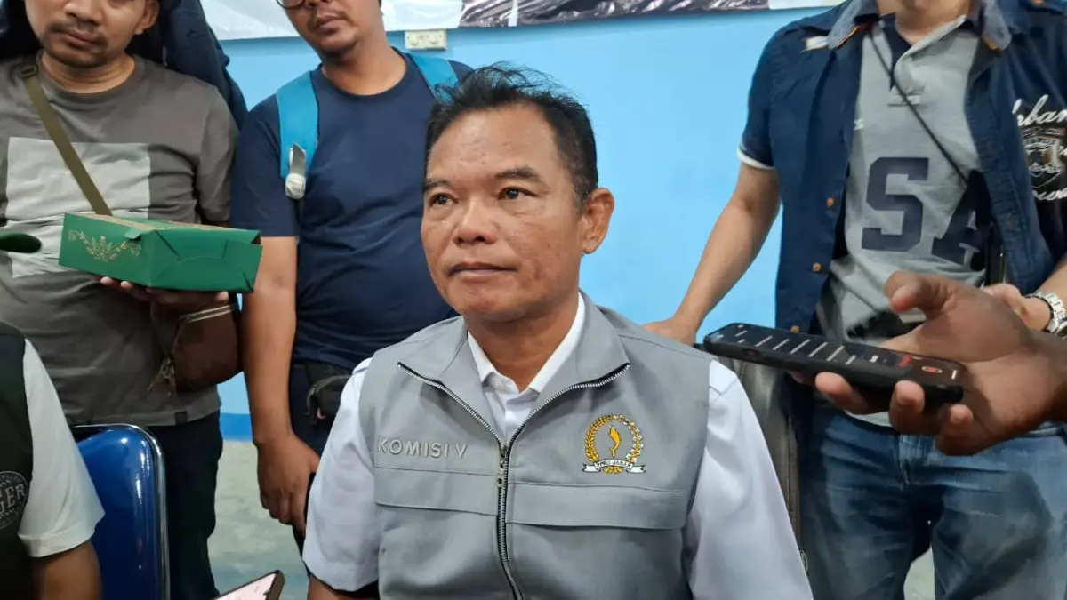 Tak Kunjung Dibayar Pemprov, Anggota DPRD Jabar Sebut Kebijakan KDM Soal Penebusan Ijazah Mentah! Tak Kunjung Dibayar Pemprov, Anggota DPRD Jabar Sebut Kebijakan KDM Soal Penebusan Ijazah Mentah!
