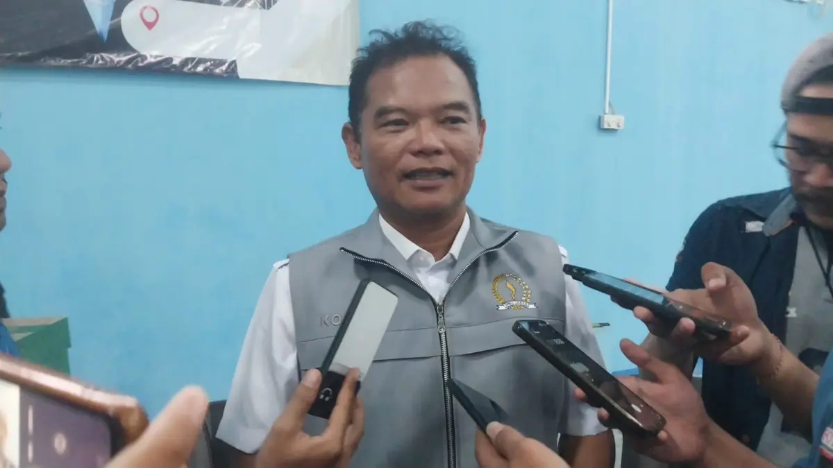 Anggota DPRD Jabar Fraksi Partai Demokrat, Dede Chandra saat memberikan keterangan. Foto: Regi