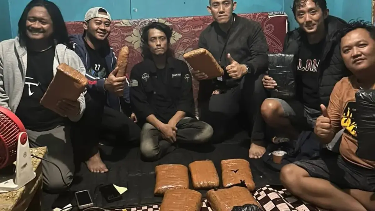 Terciduk! Satnarkoba Polresta Bandung Tangkap Kurir Ganja 10 Kg di Baleendah 