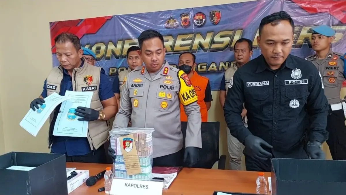 Tilep Dana Desa dan ADD hingga Rp706 Juta, Mantan Sekdes di Pangandaran Diringkus Polisi Tilep Dana Desa dan ADD hingga Rp706 Juta, Mantan Sekdes di Pangandaran Diringkus Polisi