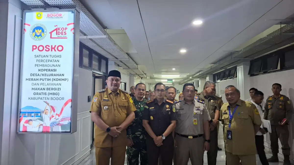 Dorong 435 Koperasi, Pemkab Bogor Bentuk Satgas Percepatan Kopdes Merah Putih Bupati Bogor Rudy Susmanto berfoto bersama satgas percepatan kopdes. Foto : Sandika /Jabarekspres.com