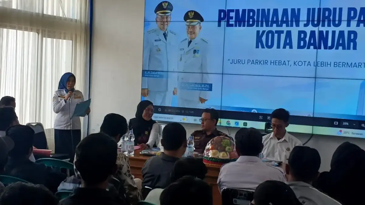 Target Retribusi 2025 Harus Tercapai! 256 Jukir Banjar Dikumpulkan Dinas Perhubungan Kota Banjar mengumuplkan ratusan juru parkir yang tersebar di Kota Banjar. Dishub menargetka
