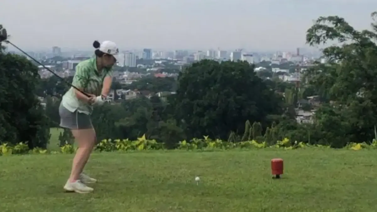 Loloskan Enam Nama, Atlet Golf Cimahi Unjuk Gigi di BK Porprov XV Salah satu atlet golf putri asal kota Cimahi saat mengikuti babak kualifikasi menuju Porprov 2026 (mong)