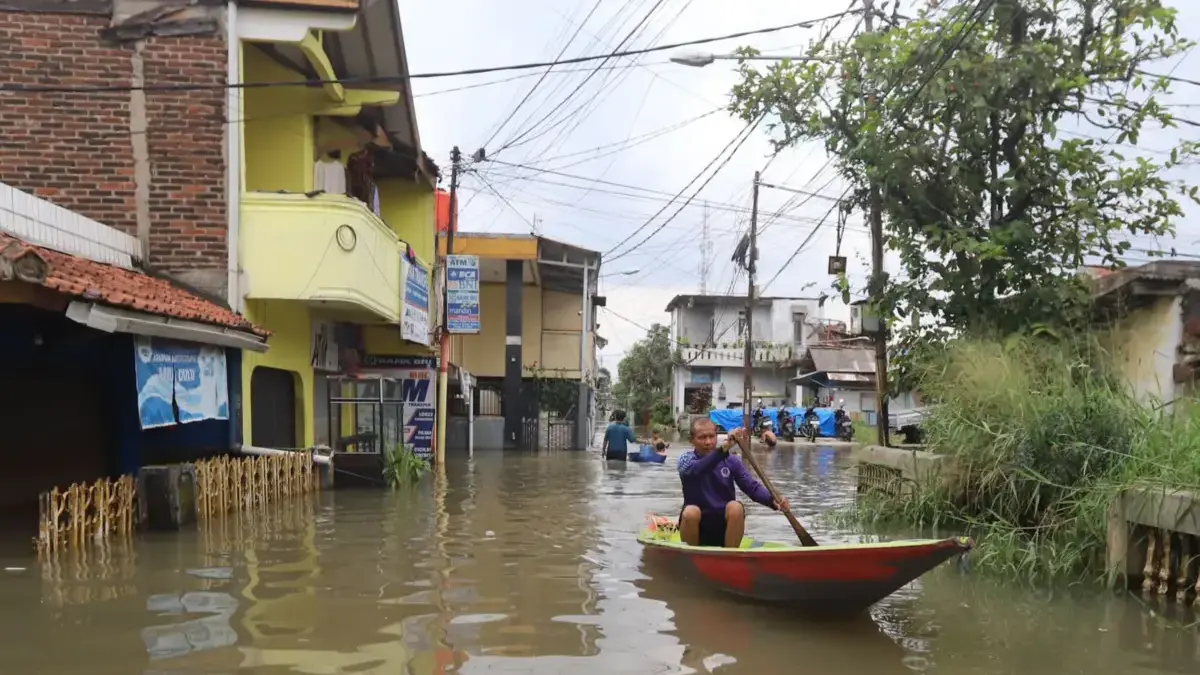 Genangan air masih merendam permukiman warga di Kampung Bojongasih, Desa Dayeuhkolot, Kabupaten Bandung, hingg