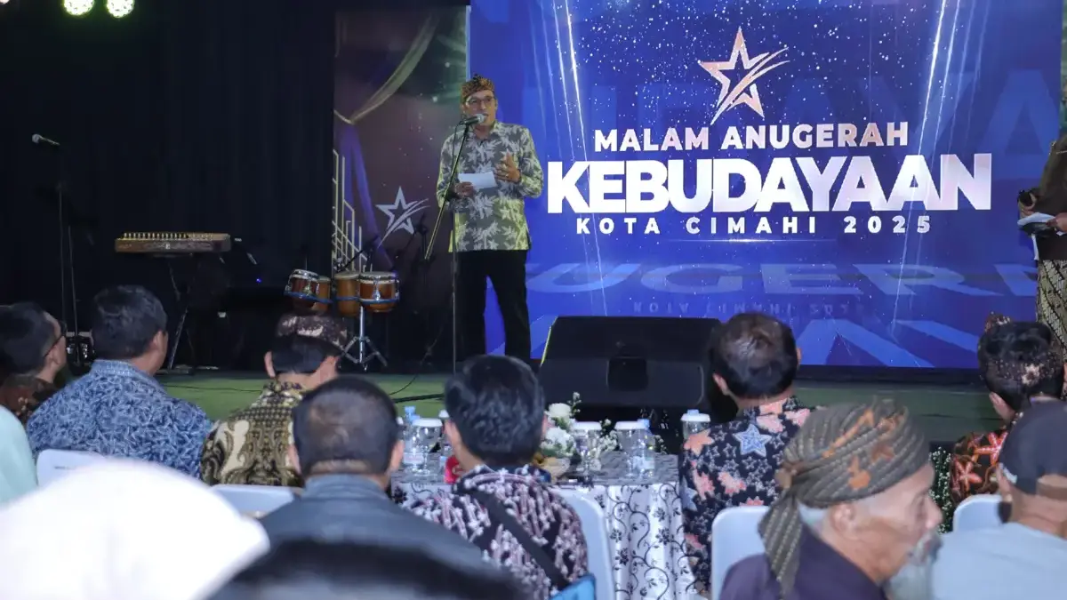 WALI kota Cimahi, Ngatiyana saat Sambutan di malam anugerah kebudayaan kota Cimahi tahun 2025 di AWC (monk)