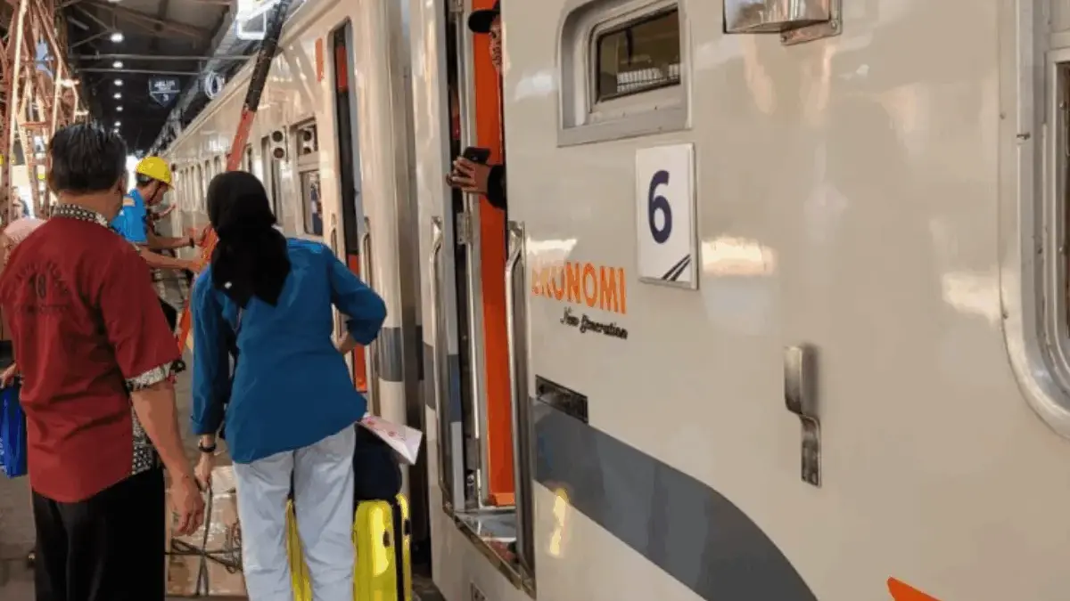 Cek Daftar Diskon Tiket Kereta, Kapal Laut, hingga Pesawat untuk Libur Nataru 2025/2026 Cek Daftar Diskon Tiket Kereta Api, Kapal Laut, hingga Pesawat untuk Libur Nataru 2025/2026