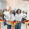 CEO AdMedika Dian Prambini (kiri) dan Plh. Direktur Utama RSUP Kemenkes Surabaya dr. Martha Muliana L.S., SH.,
