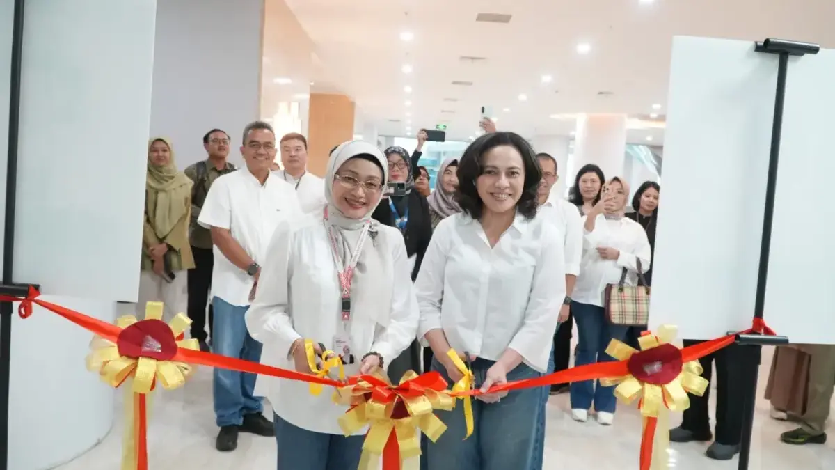 CEO AdMedika Dian Prambini (kiri) dan Plh. Direktur Utama RSUP Kemenkes Surabaya dr. Martha Muliana L.S., SH.,