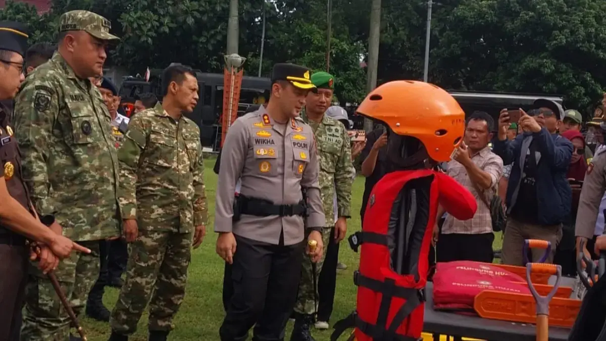 Pemerintah Kabupaten (Pemkab) Bogor bersama TNI-Polri saat memeriksa sarana dan prasana saat Apel Siap Siaga T