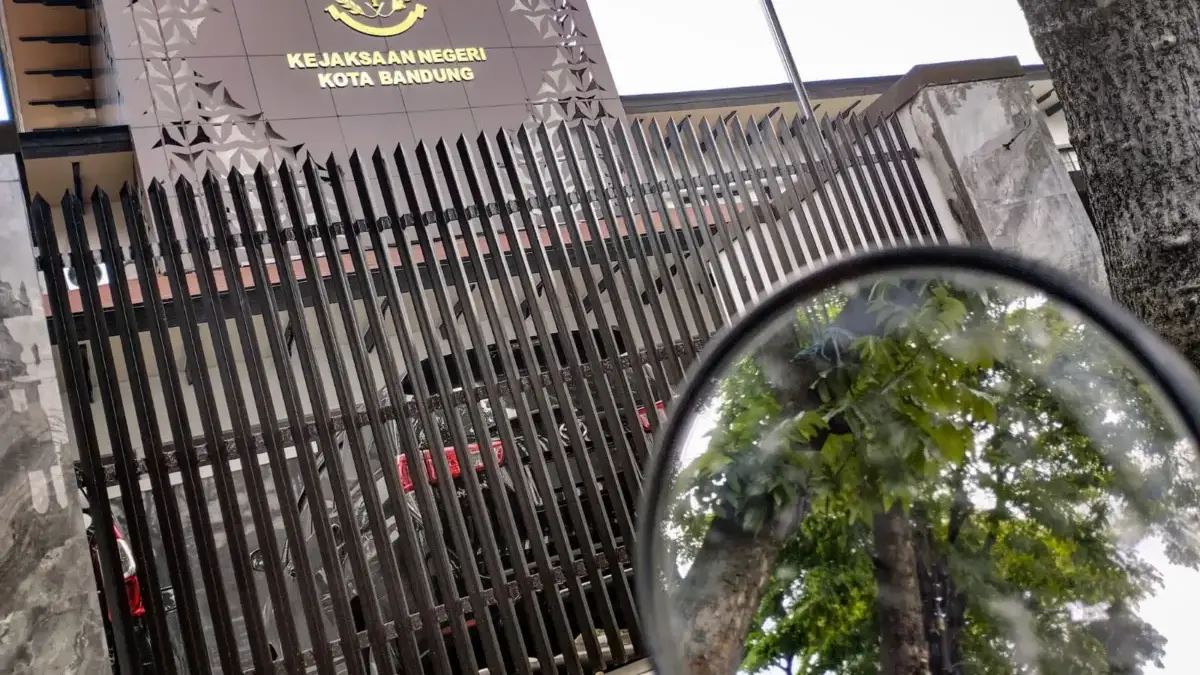 Suasana Gedung Kejaksaan Negeri Kota Bandung di Jalan Jakarta, Kota Bandung, Senin (3/11). Foto: Dimas Rachmat