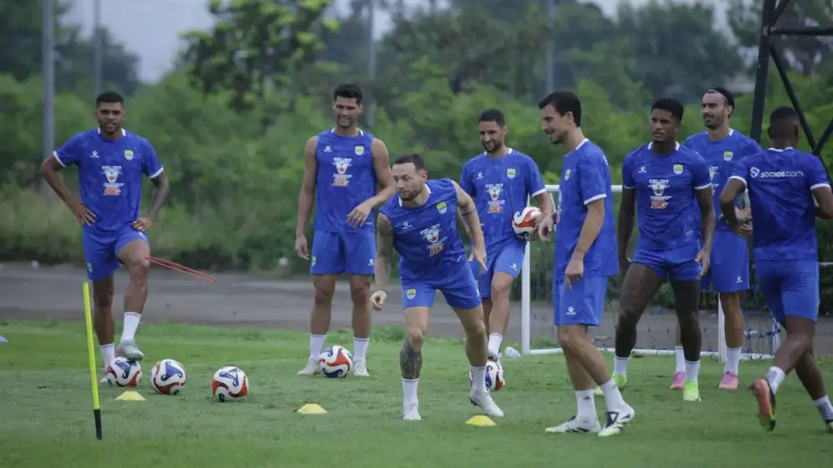 Daftar Pemain Persib yang Berpotensi dan Pasti Absen Lawan Dewa United Skuad Persib Bandung