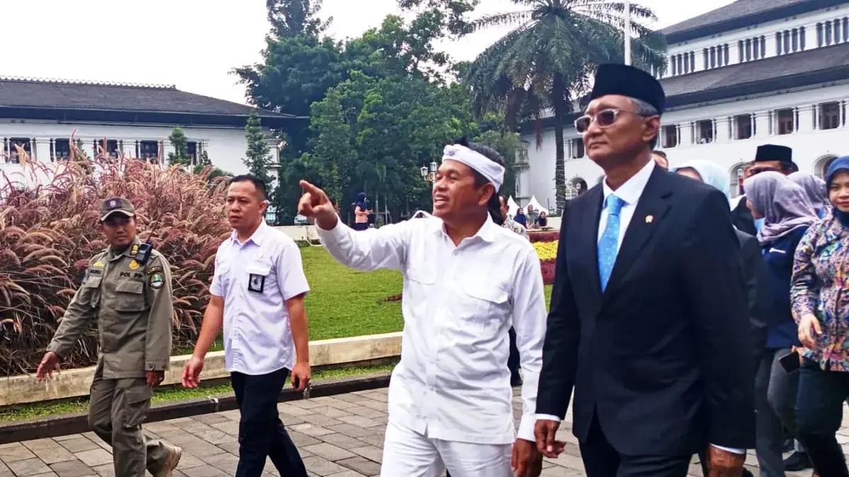 Gubernur Jabar Dedi Mulyadi dan Menteri PU Dody Hanggodo saat di Gedung Sate, Rabu (3/12). (son)