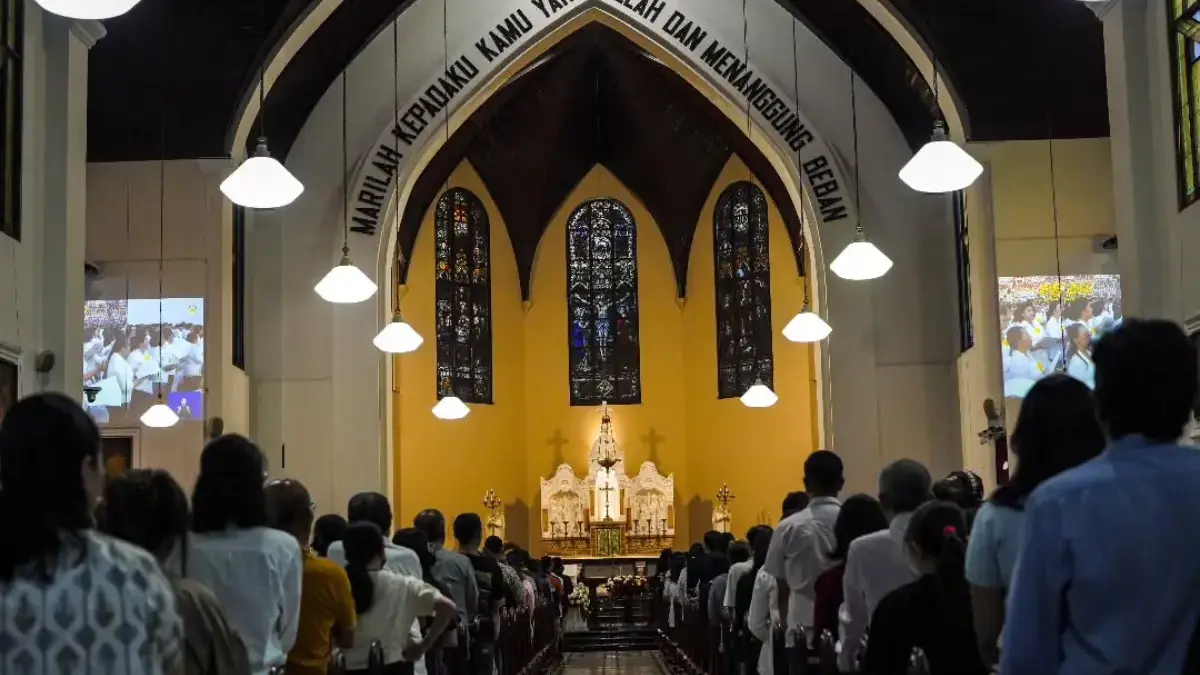 Natal 2025: 166 Gereja di Bandung Dijaga Ketat! Ilustrasi: Suasana ibadah umat kristiani di Gereja. Foto: Dimas Rachmatsyah / Jabar Ekspres