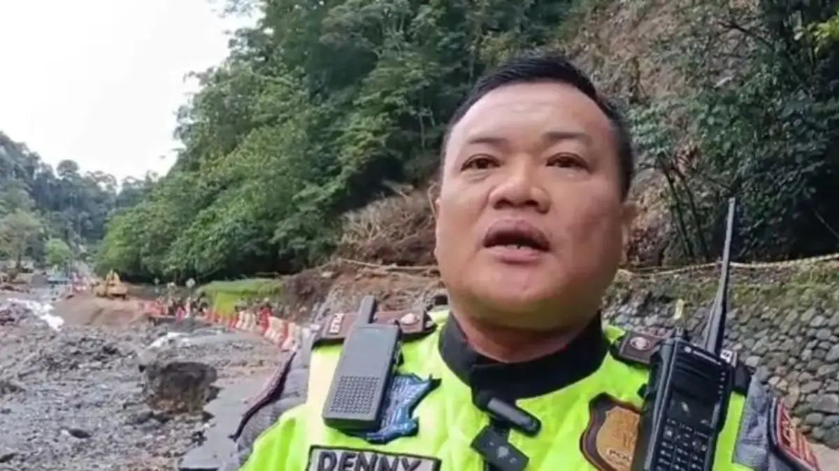 Polisi Mulai Uji Coba Akses Lembah Anai untuk Kendaraan Roda Dua Usai Bencana