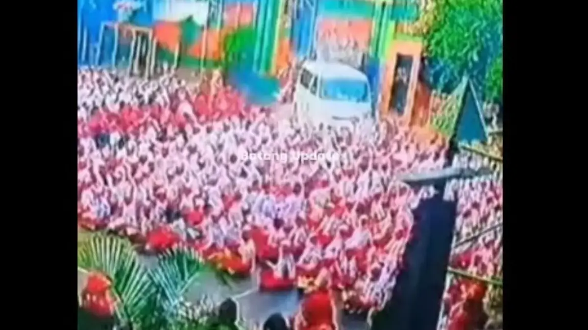 Mobil MBG Tabrak Barisan Siswa SDN 01 Kalibaru saat Upacara, 20 Orang Jadi Korban Tangkapan layar mobil MBG Tabrak siswa SDN 01 Kalibaru yang sedang upacara