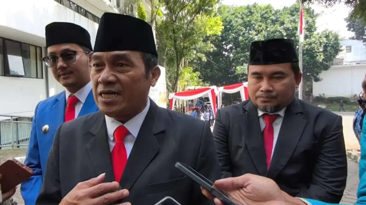 Wali Kota Cimahi Ngatiyana saat Menjelaskan soal Pembangunan Underpass Gatot Subroto Cimahi (mong)