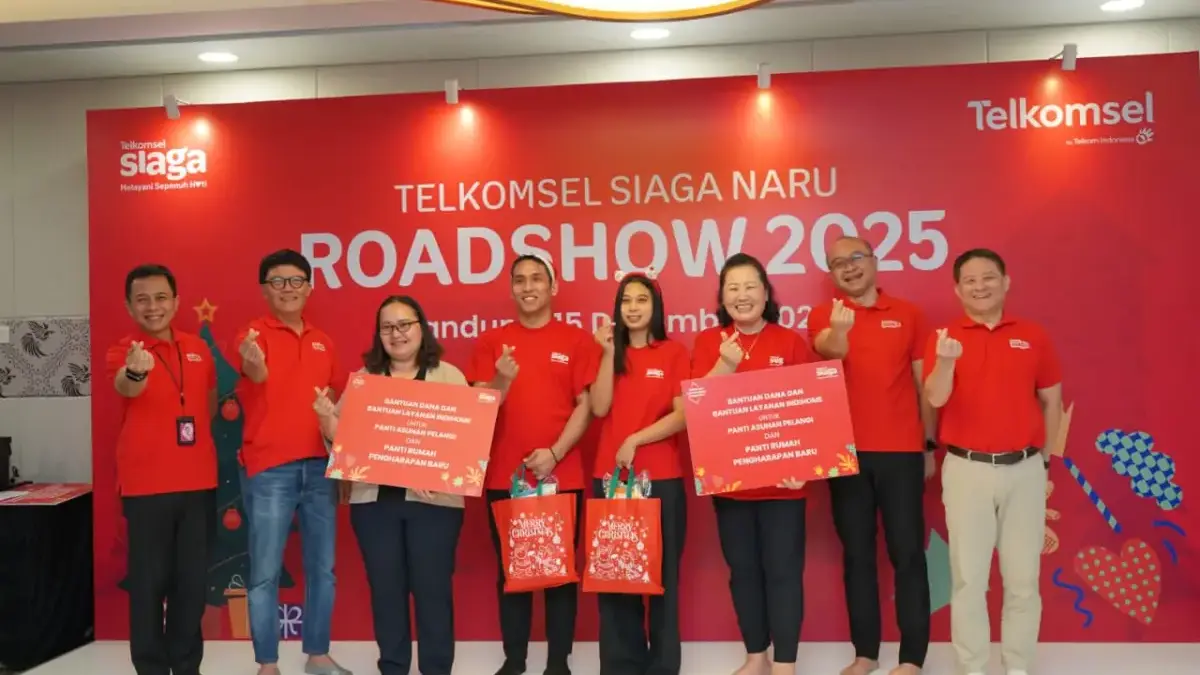 Sambungkan Senyuman, Telkomsel Berbagi Kebahagiaan dengan Anak Yatim Piatu Jelang Natal di Bandung Telkomsel menghadirkan kebahagiaan bagi anak-anak yatim piatu melalui program tanggung jawab sosial perusahaan
