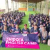Intensive English Camp 2025 yang digelar SMP Shidqia Islamic School di Kampung Inggris Pare, Kediri, bekerja